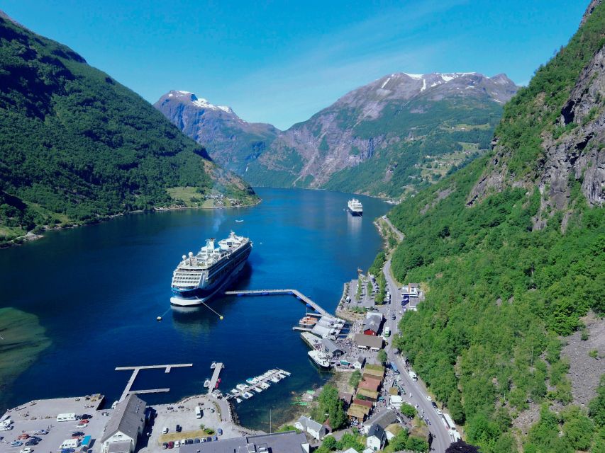 Geiranger: Bus Tour With Multilingual Audio Guide - Key Points