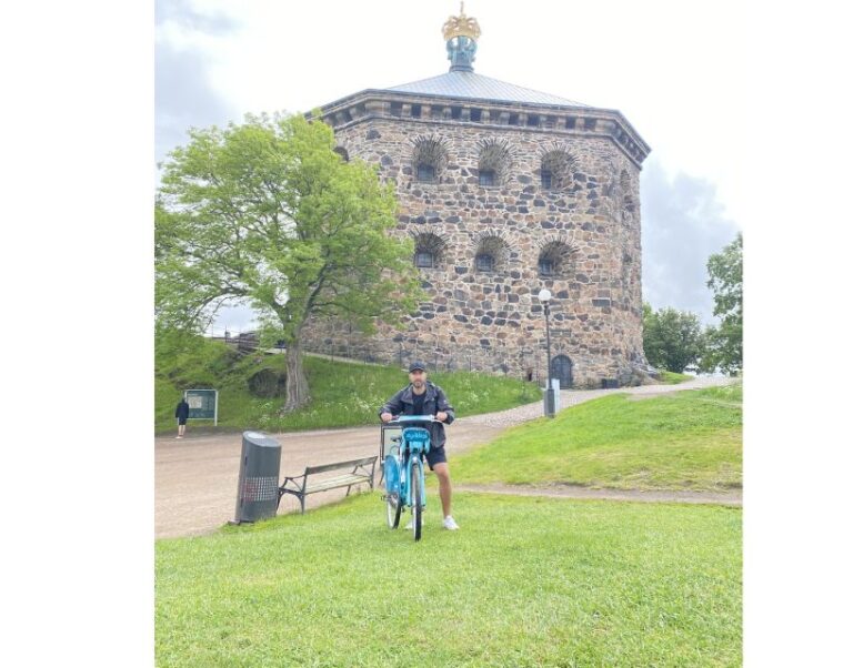 Gothenburg: City Highlights Bike Tour With Transfer