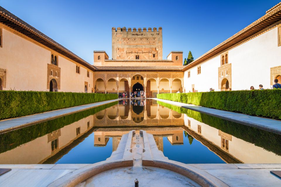 Granada: Alhambra and Nasrid Palaces Small Guided Tour - Key Points