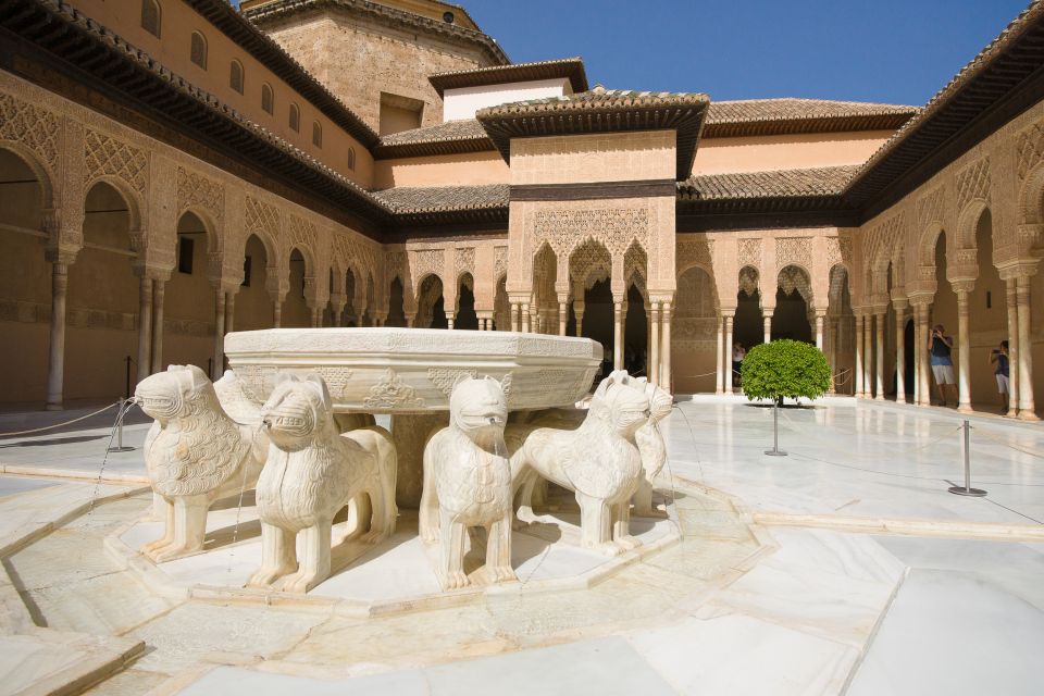 Granada: Alhambra, Nasrid Palaces and Generalife Guided Tour - Key Points