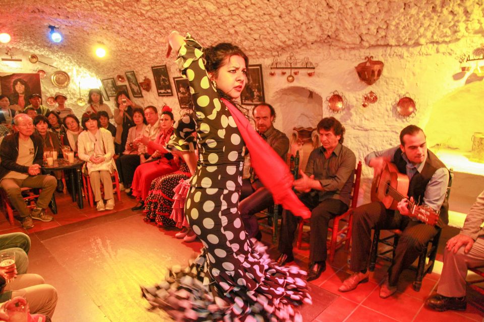 Granada: Sacromonte Caves Flamenco Show With Dinner - Key Points