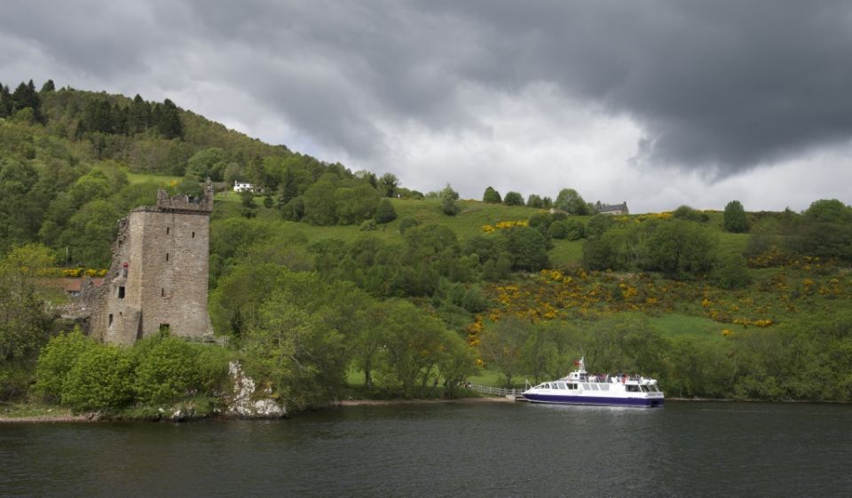 Greenock: Day Trip to Stirling Castle and Loch Lomond - Key Points