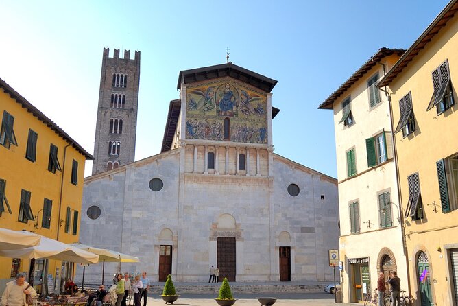 Guided Tour of Lucca by E-Bike or City Bike - Key Points