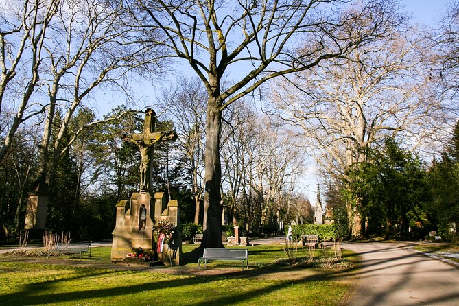 Guided Tour of the Melatenfriedhof in Cologne - Key Points