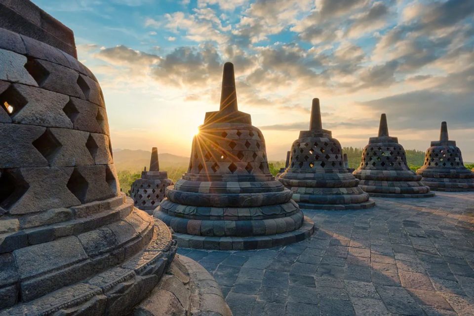 Half-Day Tour Borobudur From Yogyakarta With Ticket & Guide - Key Points