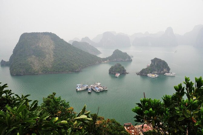 Halong Bay 2D1N Traditional Boat All Inclusive Suppring Cave,Titop,Luon Cave - Key Points