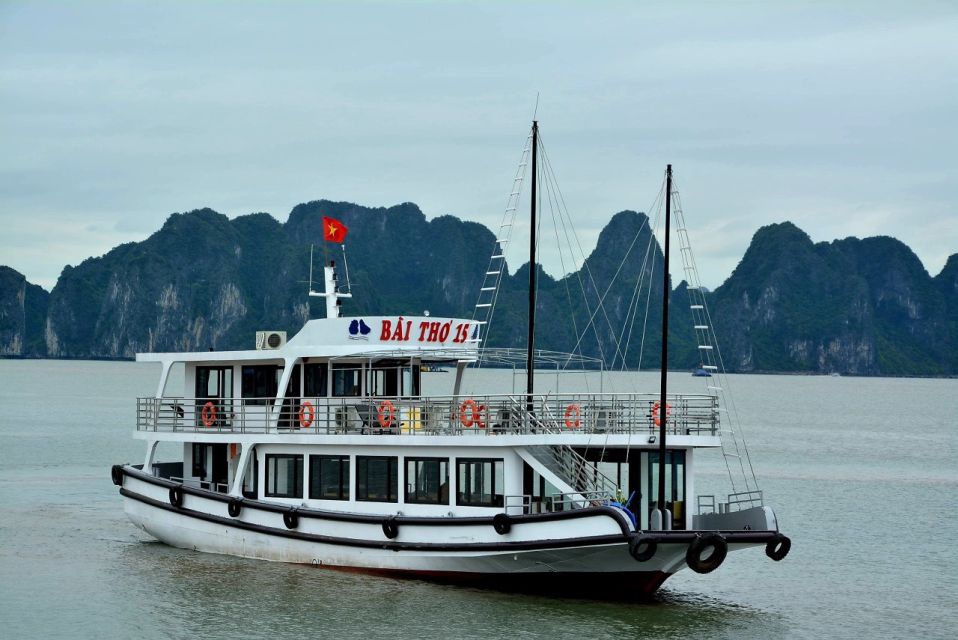 Hanoi: Roundtrip Halong Bay Islands, Caves, Kayaking & Lunch - Key Points