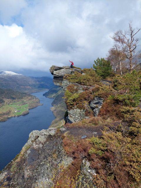 Haugesund: Guided Hike to Himakånå (Mini Trolltunga) - Key Points