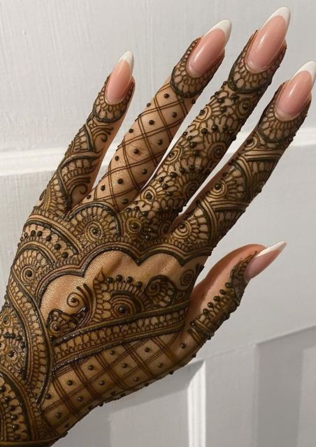 Heena (Mehndi) Session in Varanasi - Key Points