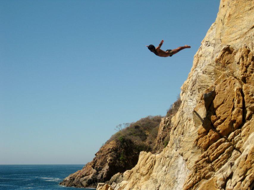 *High Cliff Diver Show & Round Trip Transportation - Key Points