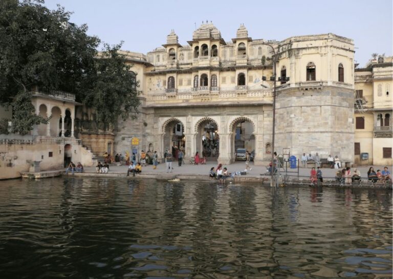 Highlights of Udaipur City -Guided Half-Day Car Tour