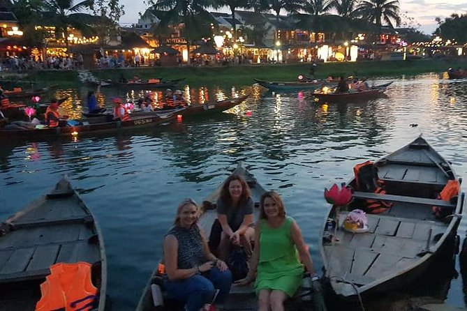 Hoi an Walking Tour With Night Market, Sampan Boat Ride From Da Nang or Hoi an - Night Market Experience