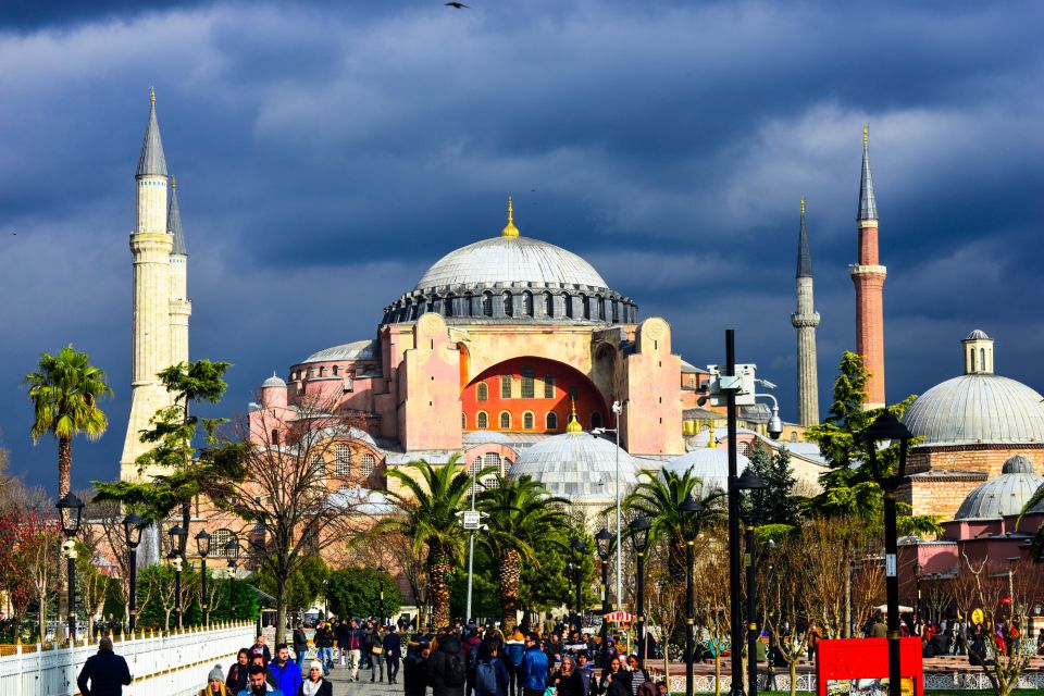 Istanbul: City Exploration Game and Tour - Key Points