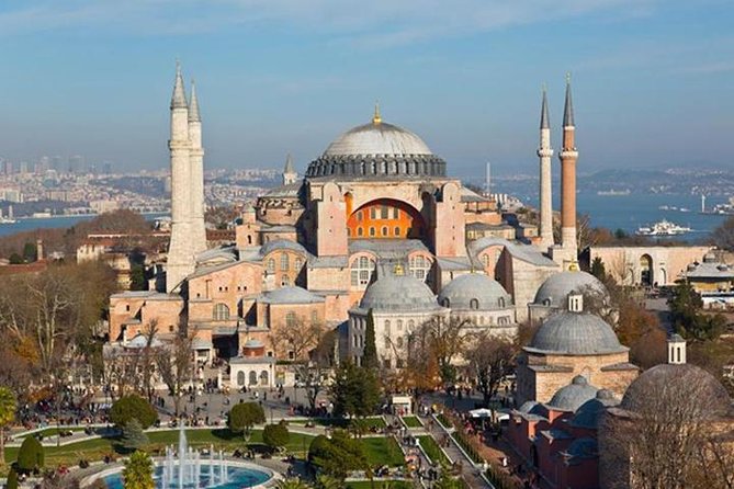 Istanbul Old City Tour Blue Mosque, Hagia Sophia,Topkapi Museum and Grand Bazzar - Key Points