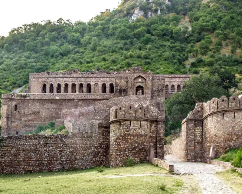 Jaipur: All Inclusive Chand Baori & Bhangarh Fort Tour - Key Points