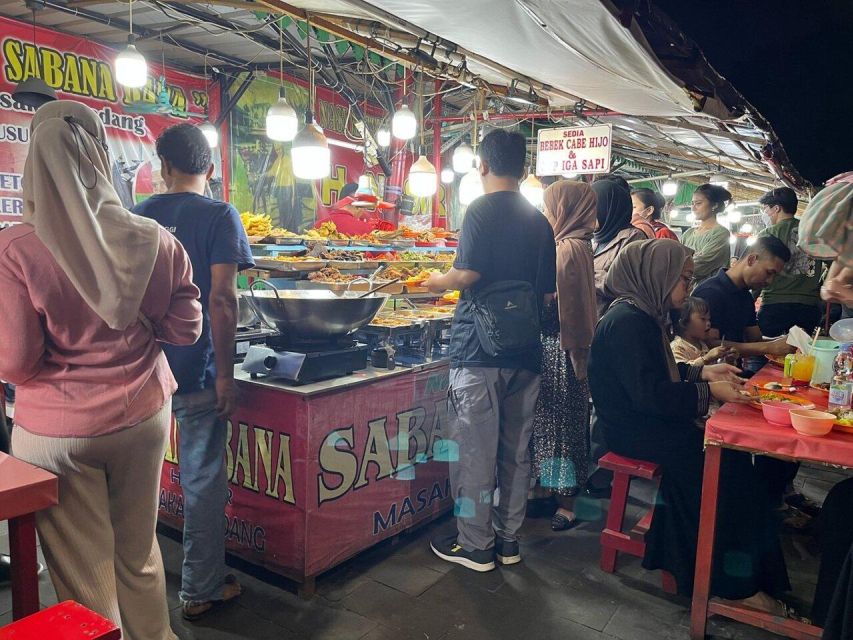 Jakarta Night Tour: Guided Sightseeing & Street Food Tour - Key Points