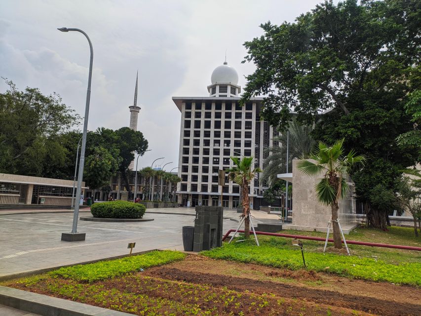 Jakarta Port: Discover Jakarta's Historical & Cultural Treas - Key Points