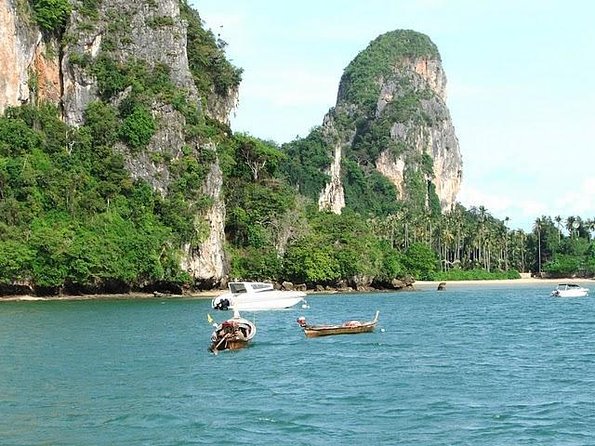 Koh Hong Lagoon, Pakbia, Lading Islands by Longtail. - Key Points