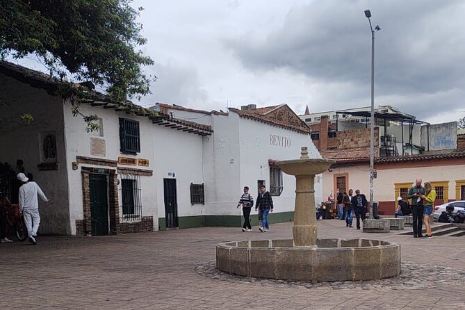 La Candelaria Monserrate 5-7H Walking Tour Bogotá - Pricing and Booking Information
