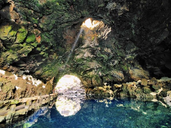 Lanzarote Cesar Manrique Excursion With Green Caves or Jameos Del Agua Entrance - Key Points