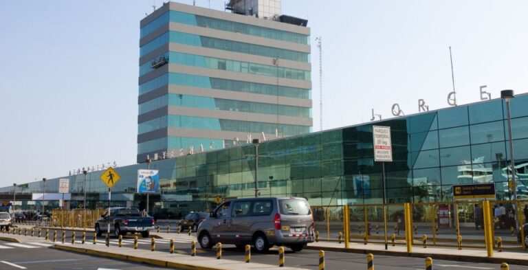 Lima: Private Transfer Between Airport and Miraflores Hotels