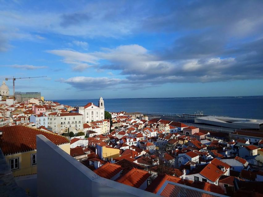 Lisbon: Alfama, Mouraria Neighborhood Walking Tour - Key Points