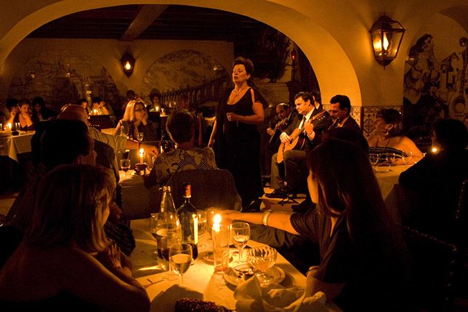 Lisbon: Authentic Fado Show, Dinner and Night Tour - Key Points