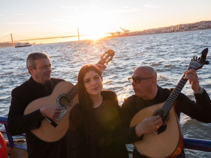 Lisbon: Boat Cruise With Live Fado Performance and a Drink - Key Points