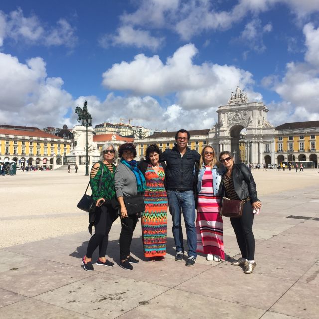 Lisbon: Guided City Walking Tour With Drink Tasting - Key Points