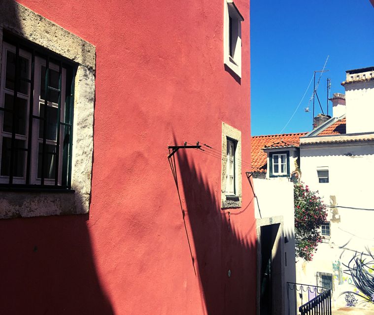 Lisbon: Old Town Walking Tour - Key Points