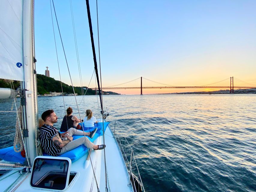 Lisbon: Private Sunset Sailing Tour With Drinks - Key Points