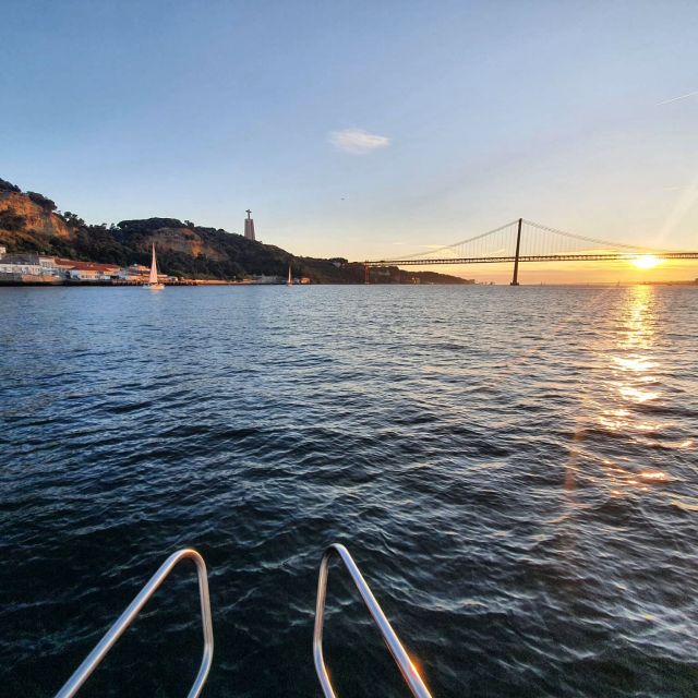 Lisbon: Sunset Catamaran Cruise With Welcome Drink