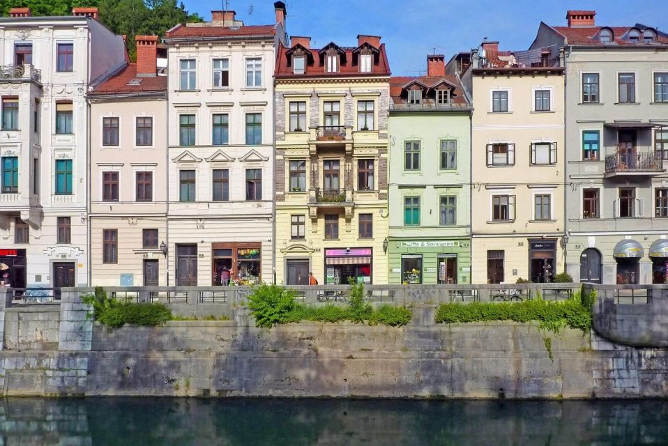 Ljubljana: Private 2h Sightseeing Walking Tour - Key Points