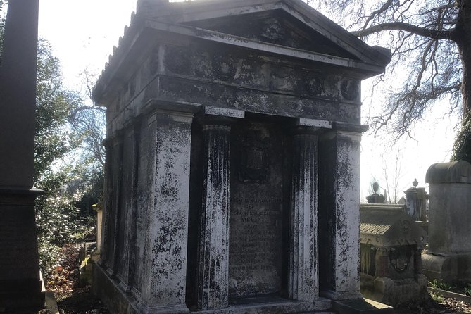 London Cemetery Private Walking Tour - Key Points