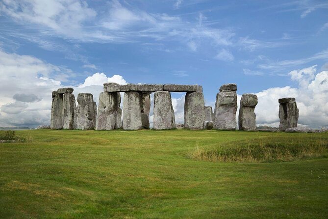 London to Stonehenge Shuttle Bus and Independent Day Trip - Key Points