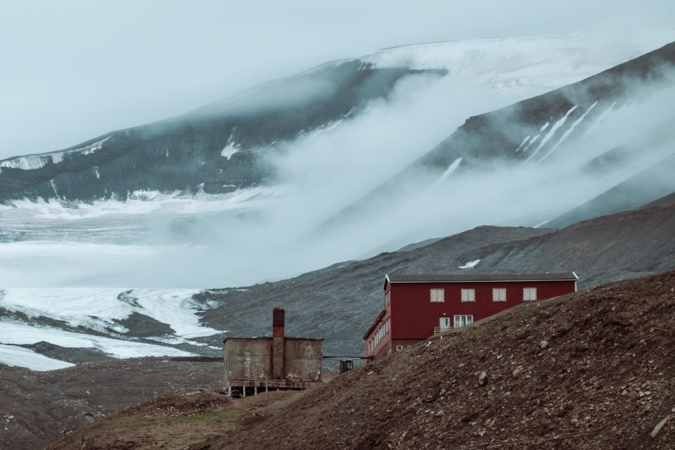 Longyearbyen: Private Guided Walking Tour - Key Points