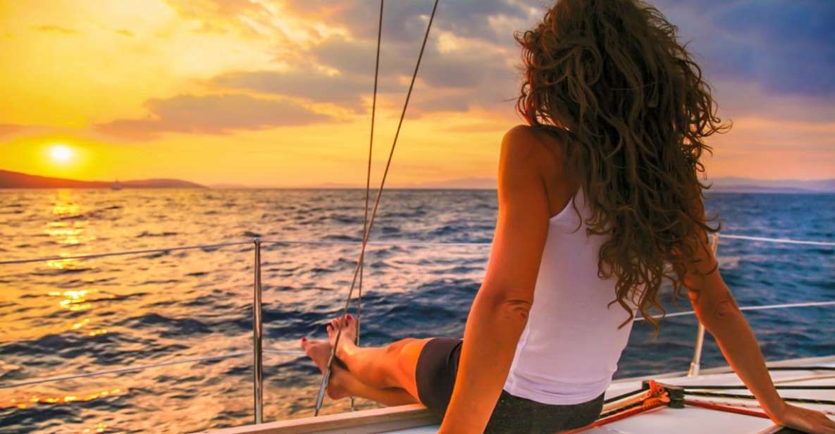 Los Cabos: Luxury Sailboat Sunset Cruise With Open Bar - Key Points