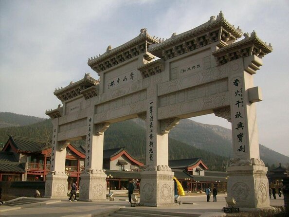 Luoyang Private Tour to Shaolin Temple Including Kungfu Lesson With Master - Key Points