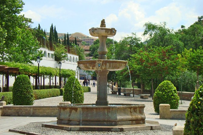 Malaga to Granada Trip With Alhambra Tickets Included - Trip Itinerary