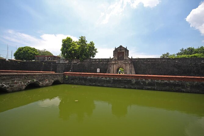 Manila Old and New: Sightseeing Tour Including Intramuros and Fort Santiago - Key Points