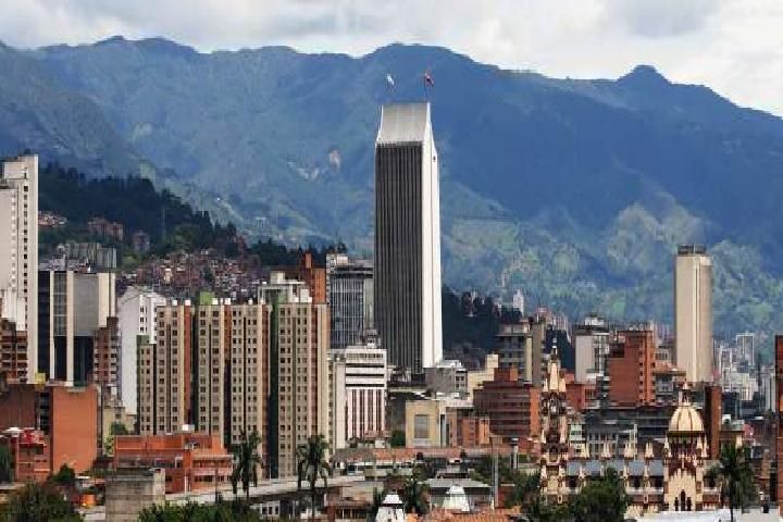 Medellin City, Comuna 13 and Arvi Park Private Tour - Key Points