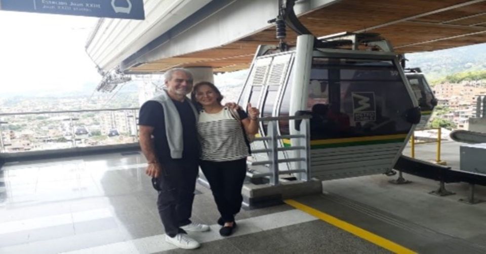 Medellín: Comuna 13, Cable Cars and Botero Statues Tour - Key Points