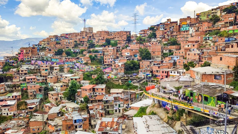 Medellin: Comuna 13 History & Graffiti Tour With Cable Car - Key Points