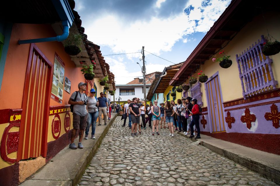 Medellin: Guatapé Tour, Lunch, Cruise, & Piedra Del Peñol - Key Points