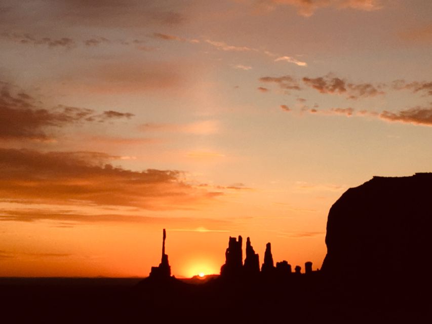 Monument Valley: 3-Hour Sunrise Tour With Navajo Guide - Key Points