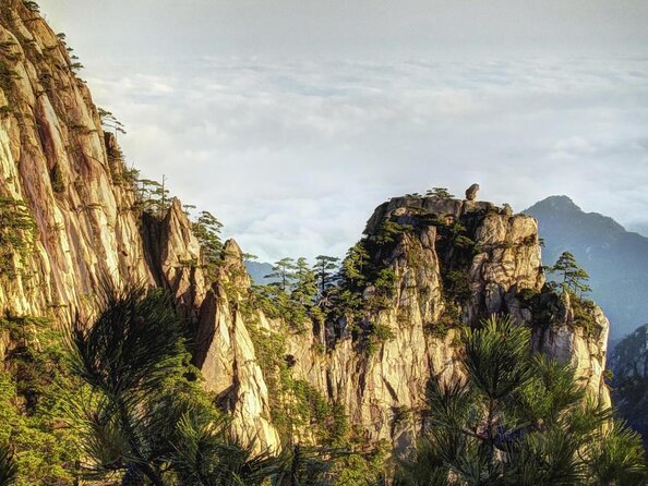 Mountain Huangshan Enthralled - Key Points
