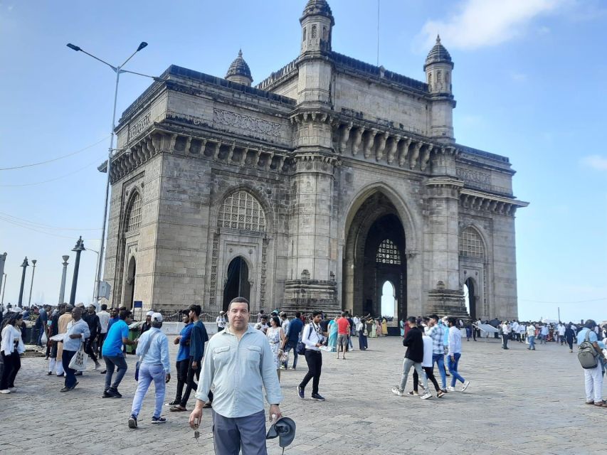 Mumbai: the Story of Mumbai Through Its Buildings - Key Points