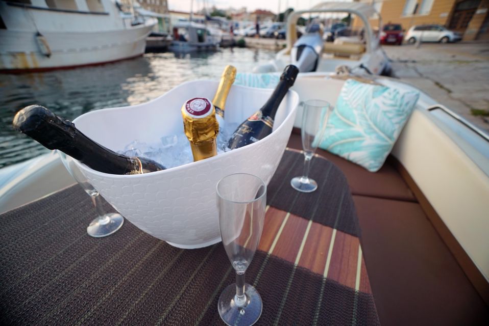 Night Cruise Around City With Unlimited Sparkling Wine - Key Points