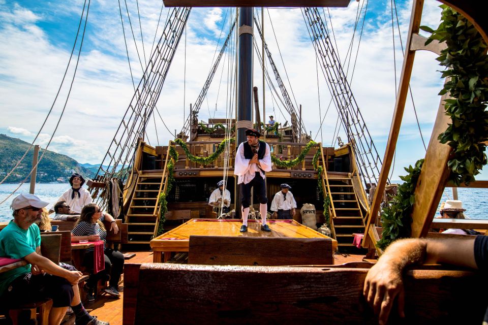 Old Town Galleon Panoramic Cruise With a Live Show - Key Points