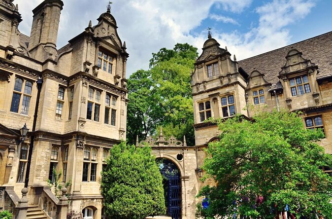 Oxford University Walking Tour With University Alumni Guide - Key Points